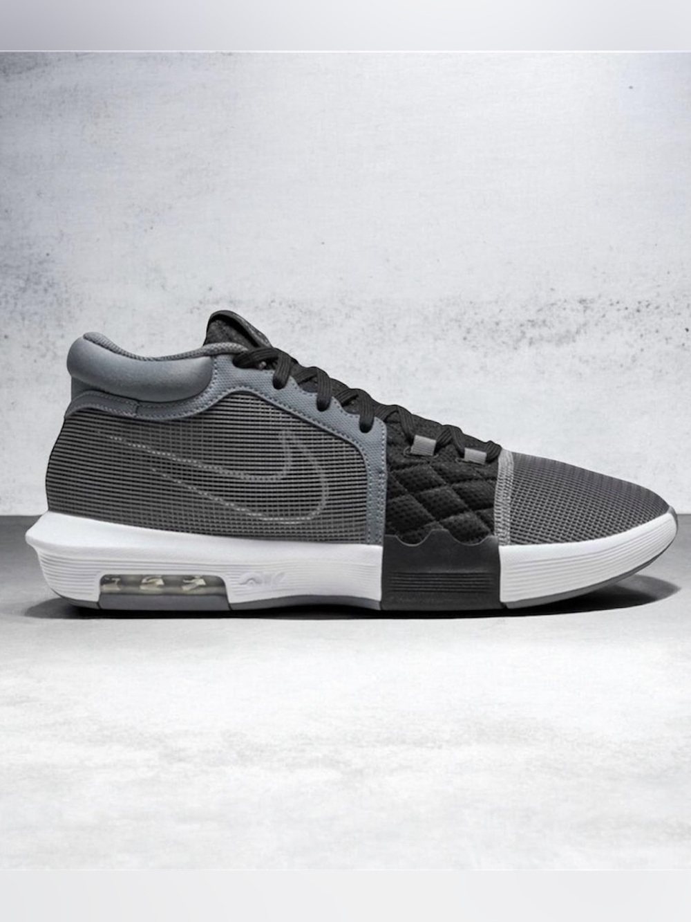 NEW ~ Men's Nike LeBron
Witness VIll Black & Gray Low-Top Athletic Sneaker ~ 8.5